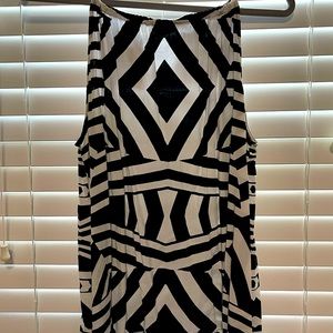 Women’s XL BLACK AND WHITE Crown & Ivy